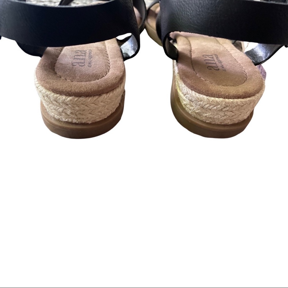 Sandals - Picture 6 of 7